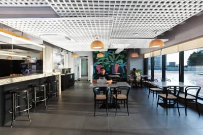 WeWork Express Towers, Nariman Point, Mumbai (photo 2 from WeWork)